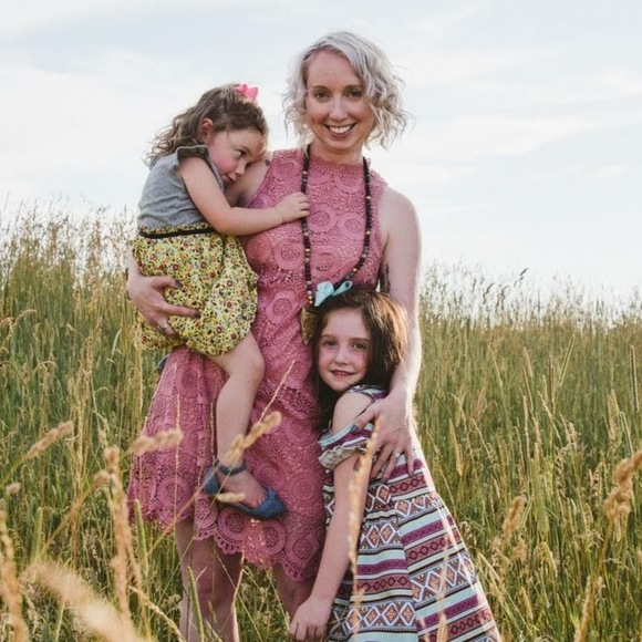 Meet your Posher, Sarah - Picture 1 of 2